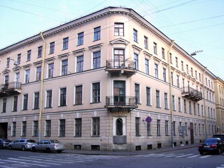  Здание, где жил Раскольников,