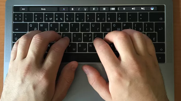 расположение пальцев на клавиатуре