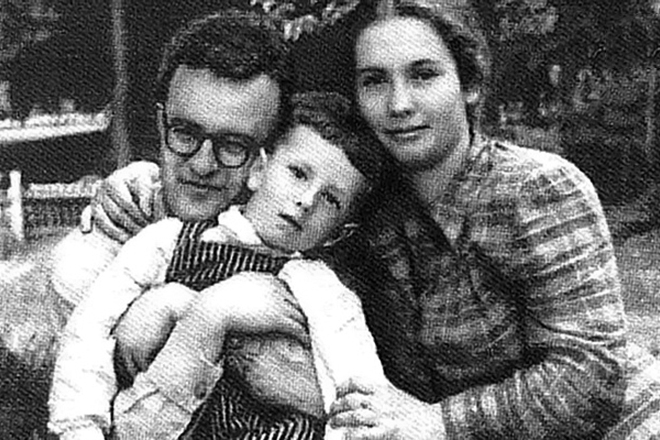 Георгий Свиридов с женой и сыном