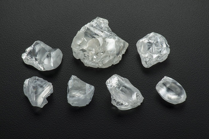 Необработанный алмаз