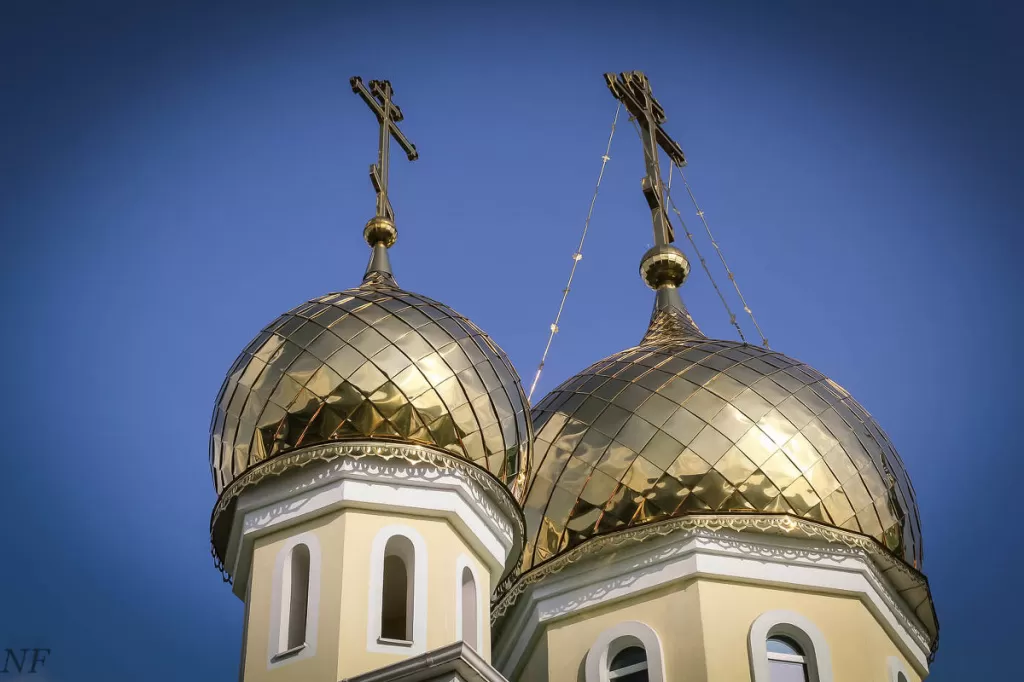 Две церкви Две церкви