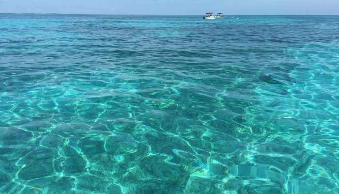 почему вода прозрачная а море синее