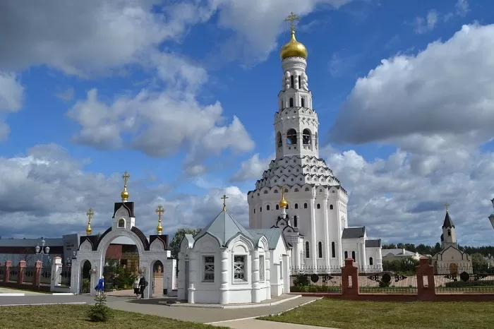 Храм Петра и Павла в Прохоровке Храм Петра и Павла в Прохоровке
