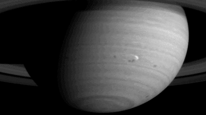 Фото Сатурна с Вояджера