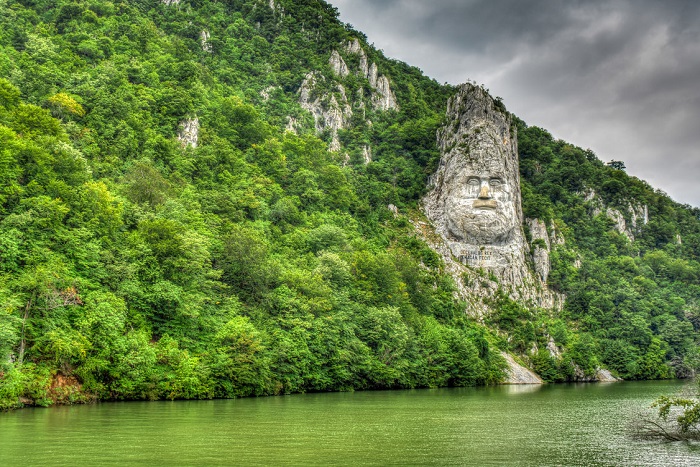 Статуя Децебала на реке Дунай