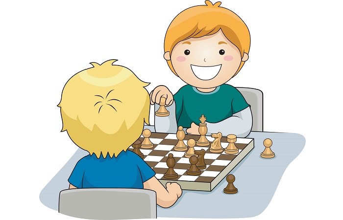 Подыгрывает брату в шахматы
