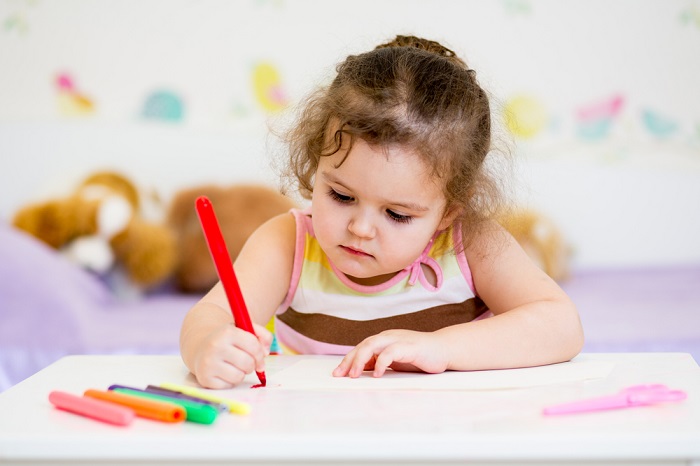 Ребенок учится писать