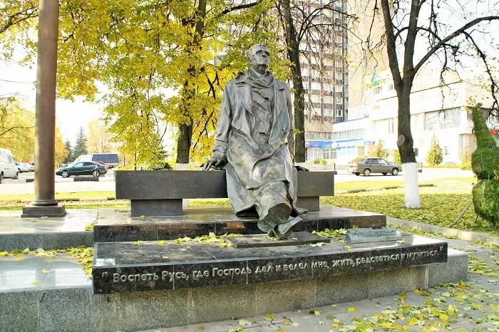 Памятник Свиридову в Курске Памятник Свиридову в Курске