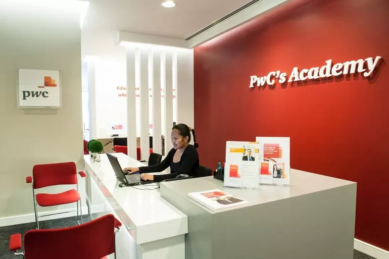 В Москве наиболее востребованной считается Академия PwC.