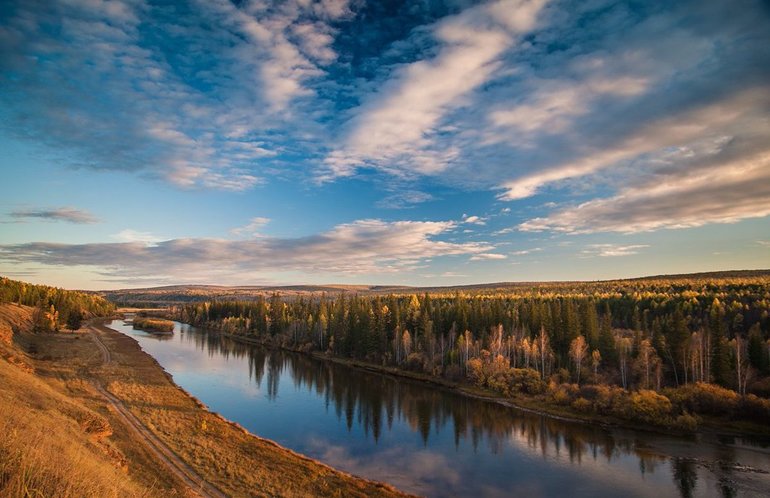 Лена — это крупнейшая река в восточной и средней Сибири
