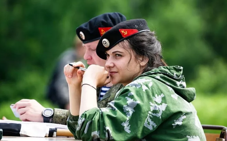 В каких странах в армию принимают девушек