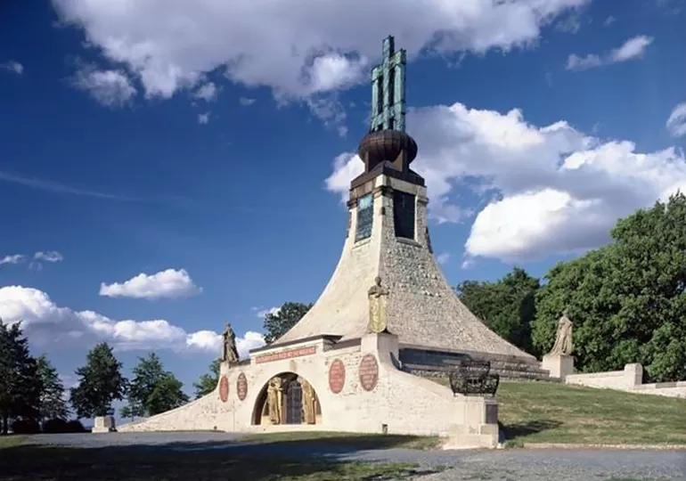 Мавзолей мира.