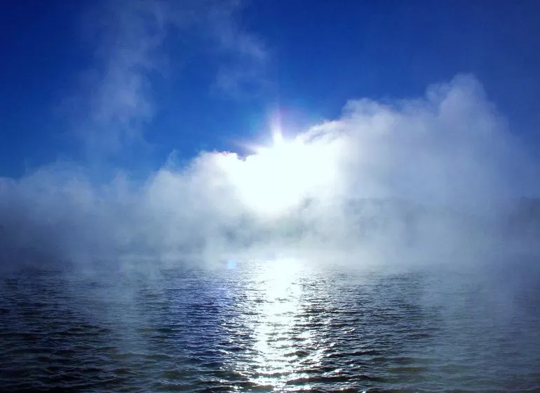 Испарение большого количества воды с поверхности морей, океанов,