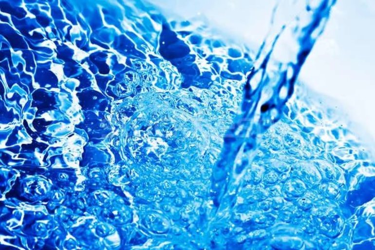 Голубая окраска чистой воды в её толще