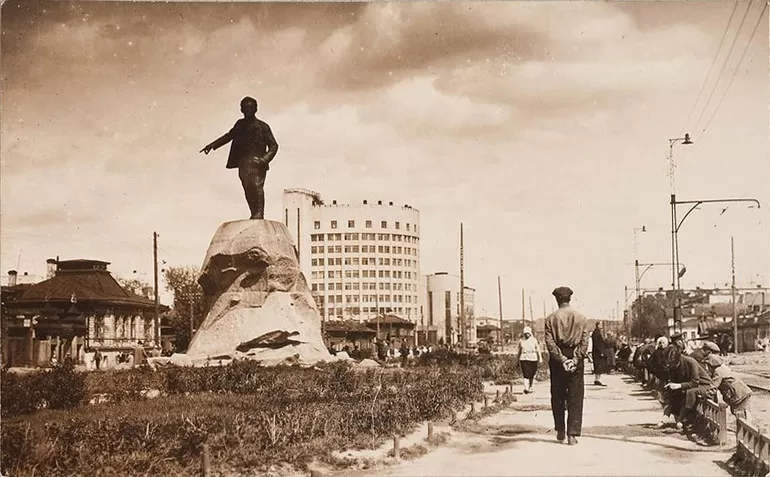 В 1924 году город переименовали в Свердловск