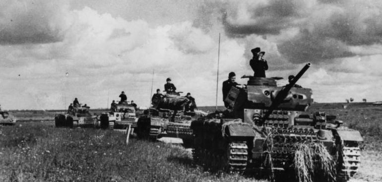 Немцы стягивало войска к линии границ Ленинграда.