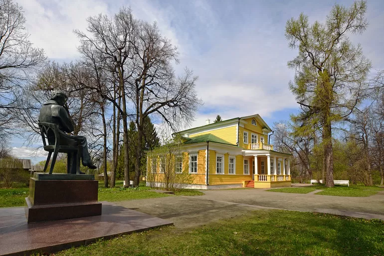 В Болдинском поместье.
