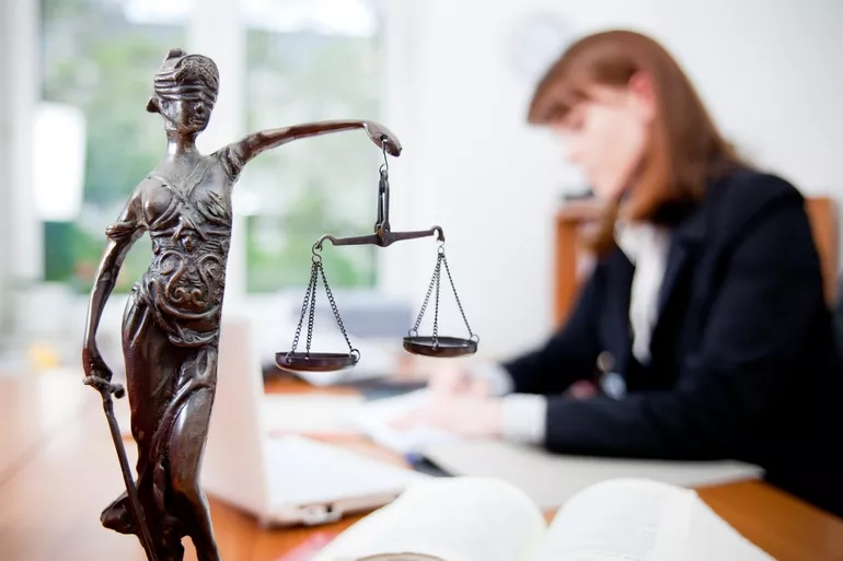Судьи занимаются правотворческой деятельностью