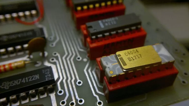 Микросхема Intel-4004,