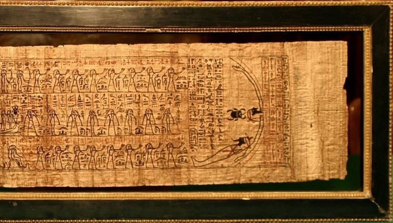  Свитки из папируса 