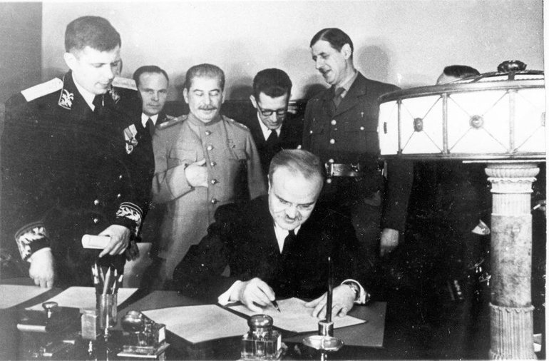Советский Союз и Франция заключили еще один договор