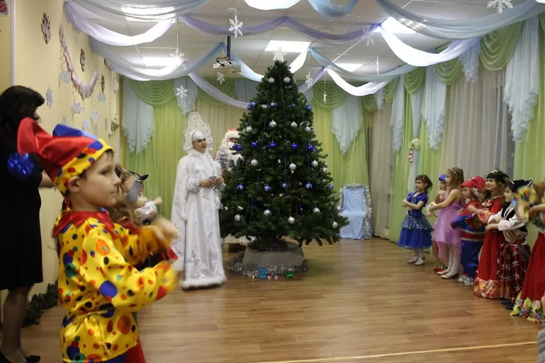 Интересный новогодний сценарий для подготовительной группы