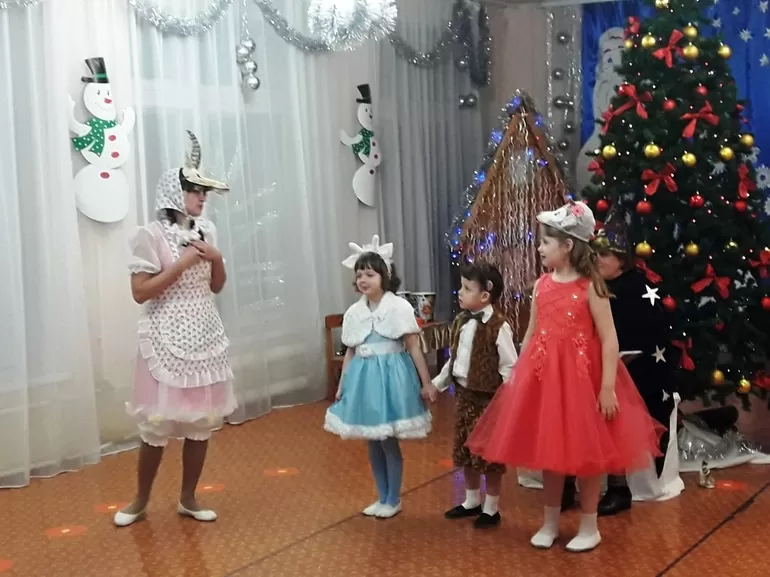 Новогодний утренник в подготовительной группе сценарий