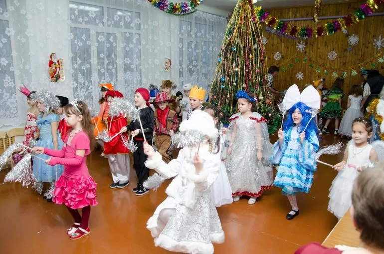 Новогодний утренник в подготовительной группе