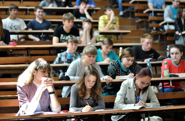 Можно ли поступить в вуз без егэ