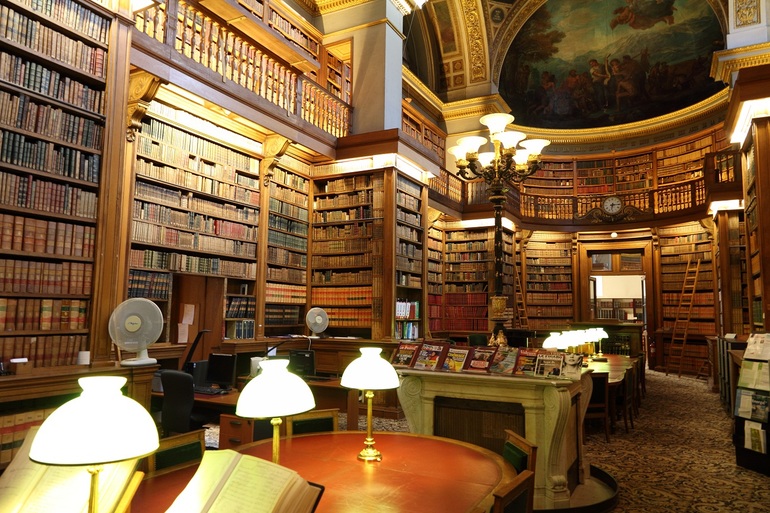 Самая большая академическая библиотека Соединенных Штатов в гарварде