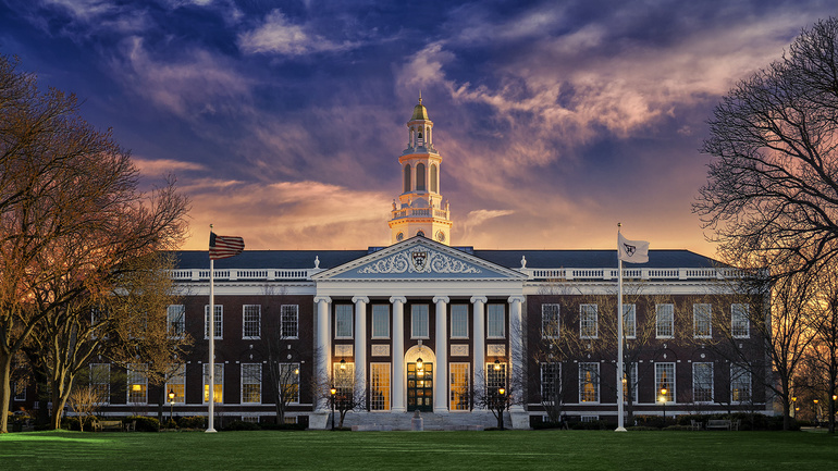 Гарвард является старейшим учебным учреждением