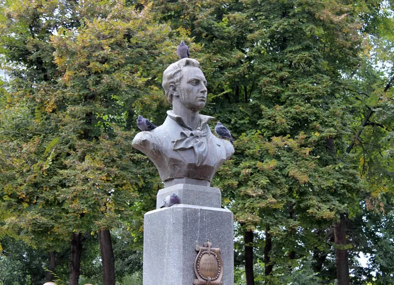 Памятник Баратынскому