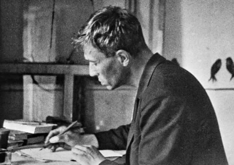 Б. Л. Пастернак пишет стихи