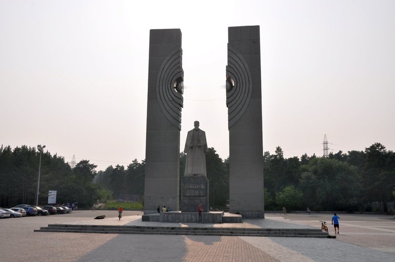 Памятник академику Курчатову 
