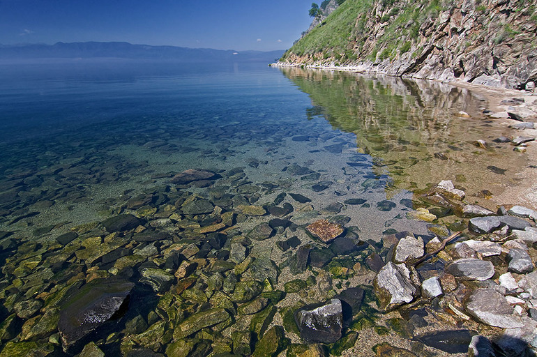 Вода в озере Байкал