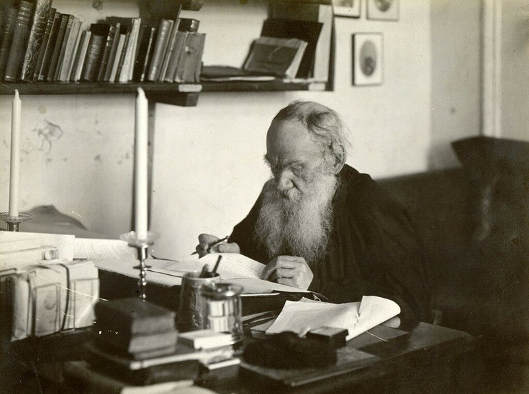 Лев Толстой прославляет народ