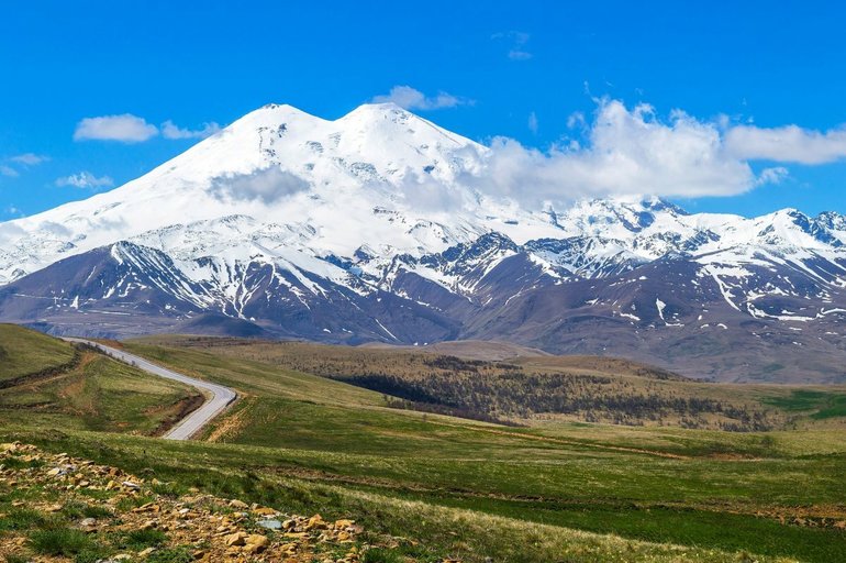 в какой природной зоне находится черноморское побережье кавказа. gora elbrus. в какой природной зоне находится черноморское побережье кавказа фото. в какой природной зоне находится черноморское побережье кавказа-gora elbrus. картинка в какой природной зоне находится черноморское побережье кавказа. картинка gora elbrus. Занимают Черноморское побережье Кавказа и южный берег Крымского полуострова, характеризуются наименьшей в России протяженностью и площадью. Субтропики протянулись узкой полосой от Анапы до Сочи и от Ялты до Коктебеля.