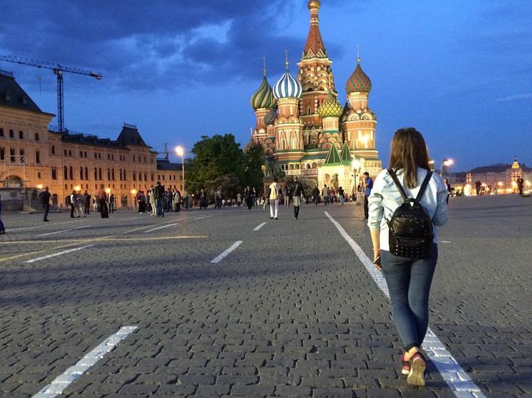 Молодая девушка отправилась в Москву