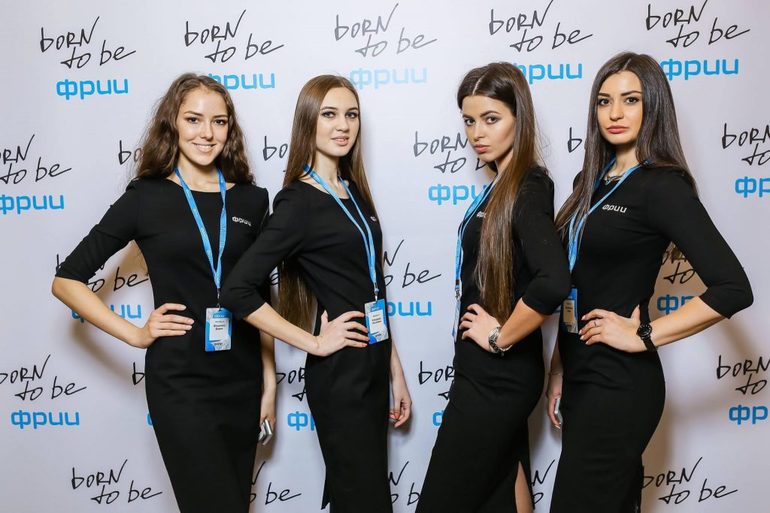 Хостес что это за профессия в ресторане