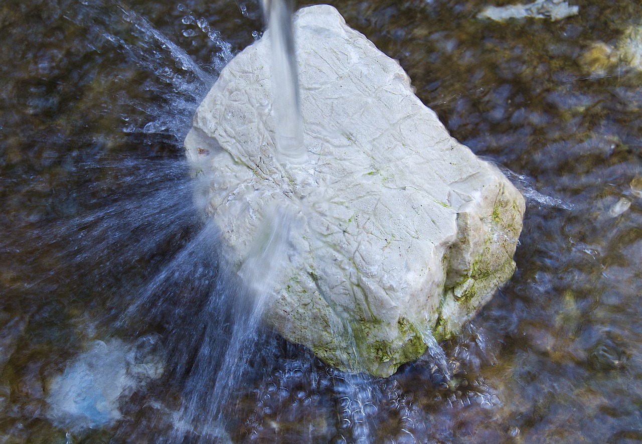 Пошла вода на камень