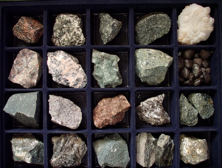 Чем отличаются горные породы от минералов г