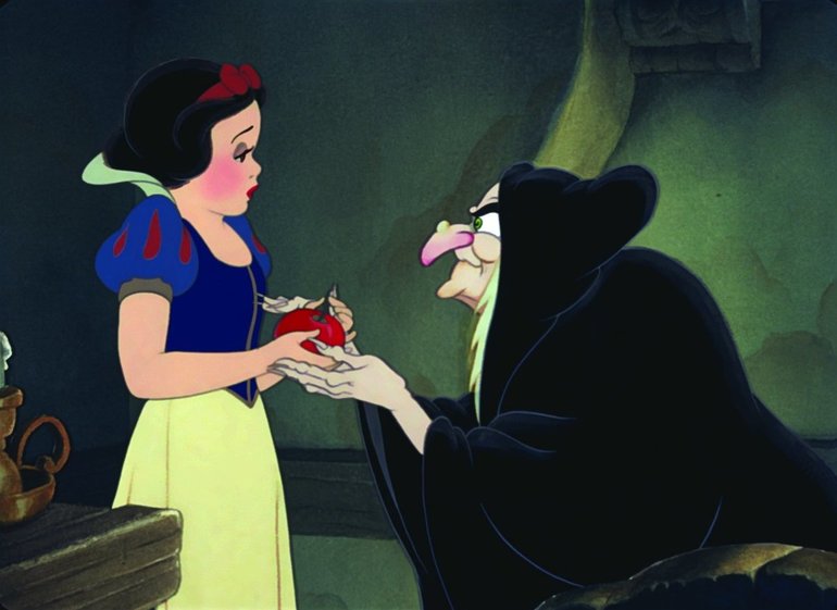 Злая королева дает Белоснежке яблоко