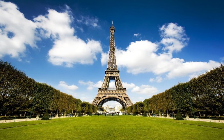 Символ Франции -Эйфелевая башня