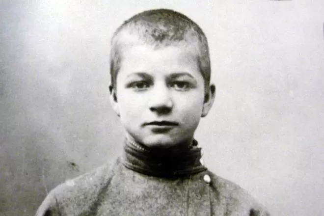Рис. 2. Андрей Платонов в детстве