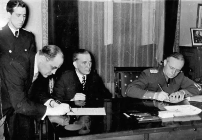 Рис. 2. Заключение секретного соглашения - пакта Молотова-Риббентропа
