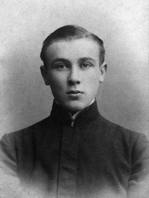 Рис. 2. Михаил Булгаков в юности