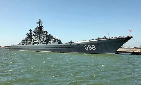Рис. 8. Тяжелый атомный ракетный крейсер «Пeтр Великий»