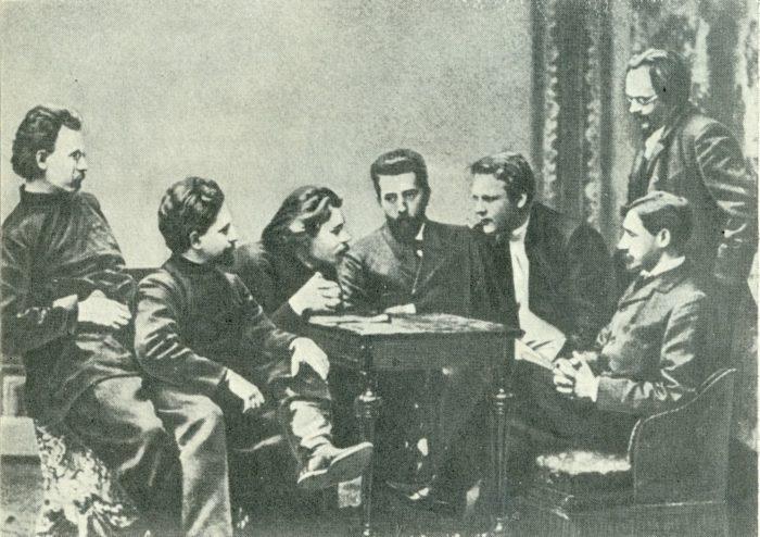 Рис. 2. Участники литературного кружка «Среда». И. А. Бунин сидит справа