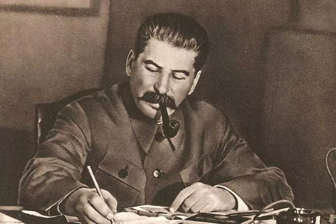Рис. 1. Советский вождь Иосиф Виссарионович Сталин