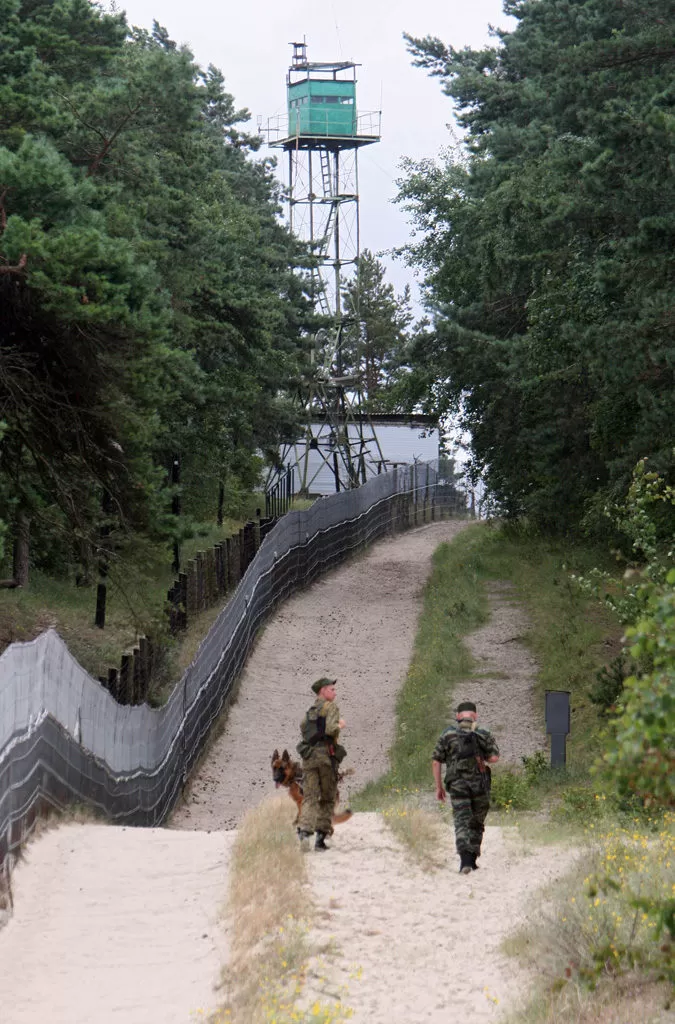 Рис. 2. Российские пограничники в наряде на российском участке границы с Польшей